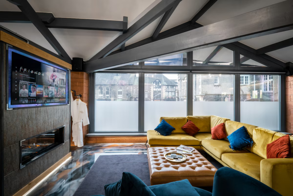 10 tv and living area