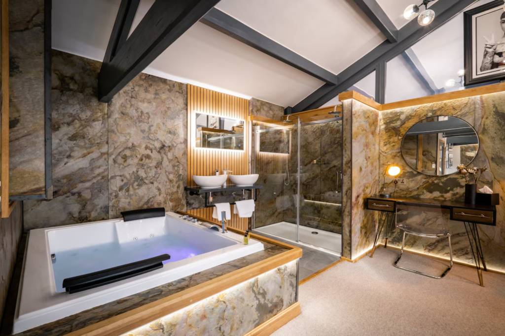 2 hot tub and shower